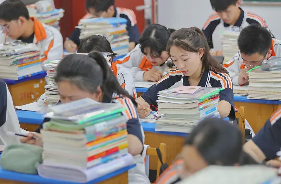为何学校明知会被惩处,也要让高中生周末补课?(组图) - 3
