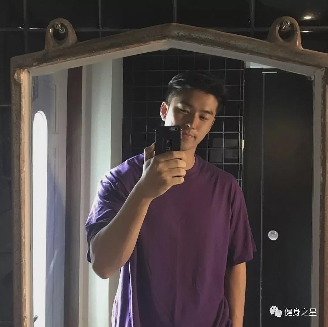 【帅哥】男生健身能帅到什么程度？倒三角身材公狗腰，我爱了（组图） - 4
