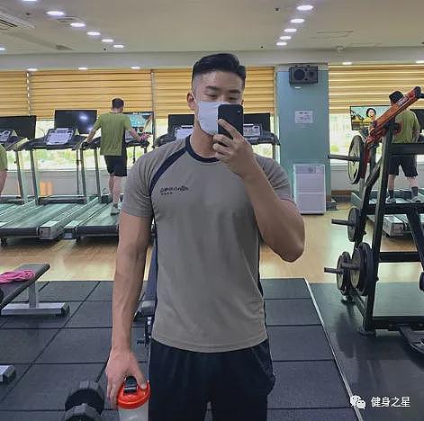 【帅哥】男生健身能帅到什么程度？倒三角身材公狗腰，我爱了（组图） - 25