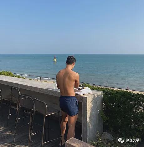 【帅哥】男生健身能帅到什么程度？倒三角身材公狗腰，我爱了（组图） - 9