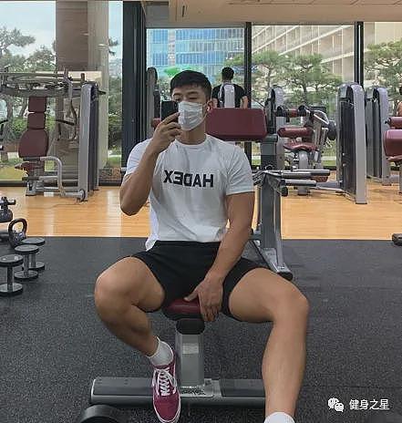 【帅哥】男生健身能帅到什么程度？倒三角身材公狗腰，我爱了（组图） - 24
