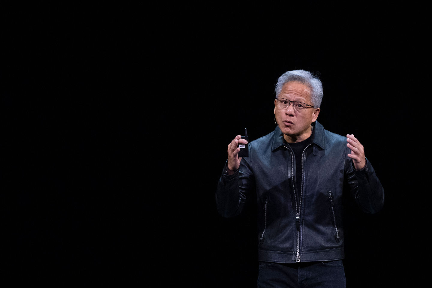 黄仁勋获李在明接见，宣布辉达与韩国企业结“AI同盟”（视频/组图） - 2