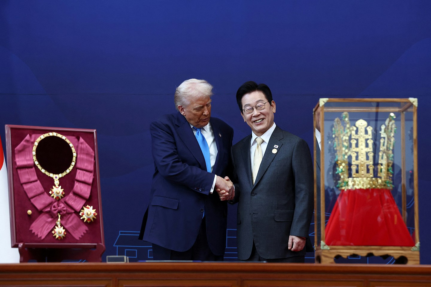 不赠王冠不唱赞歌!英媒:习近平以平等身份和特朗普会谈(组图) - 3