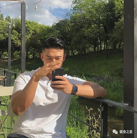 【帅哥】男生健身能帅到什么程度？倒三角身材公狗腰，我爱了（组图） - 14