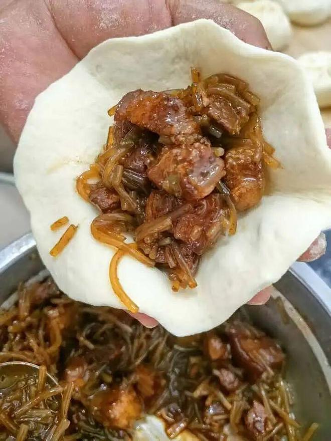 美院硕士母校附近摆摊，火了！每天都在排队，“敢在南方卖北方大包，胆子挺大啊”（组图） - 11
