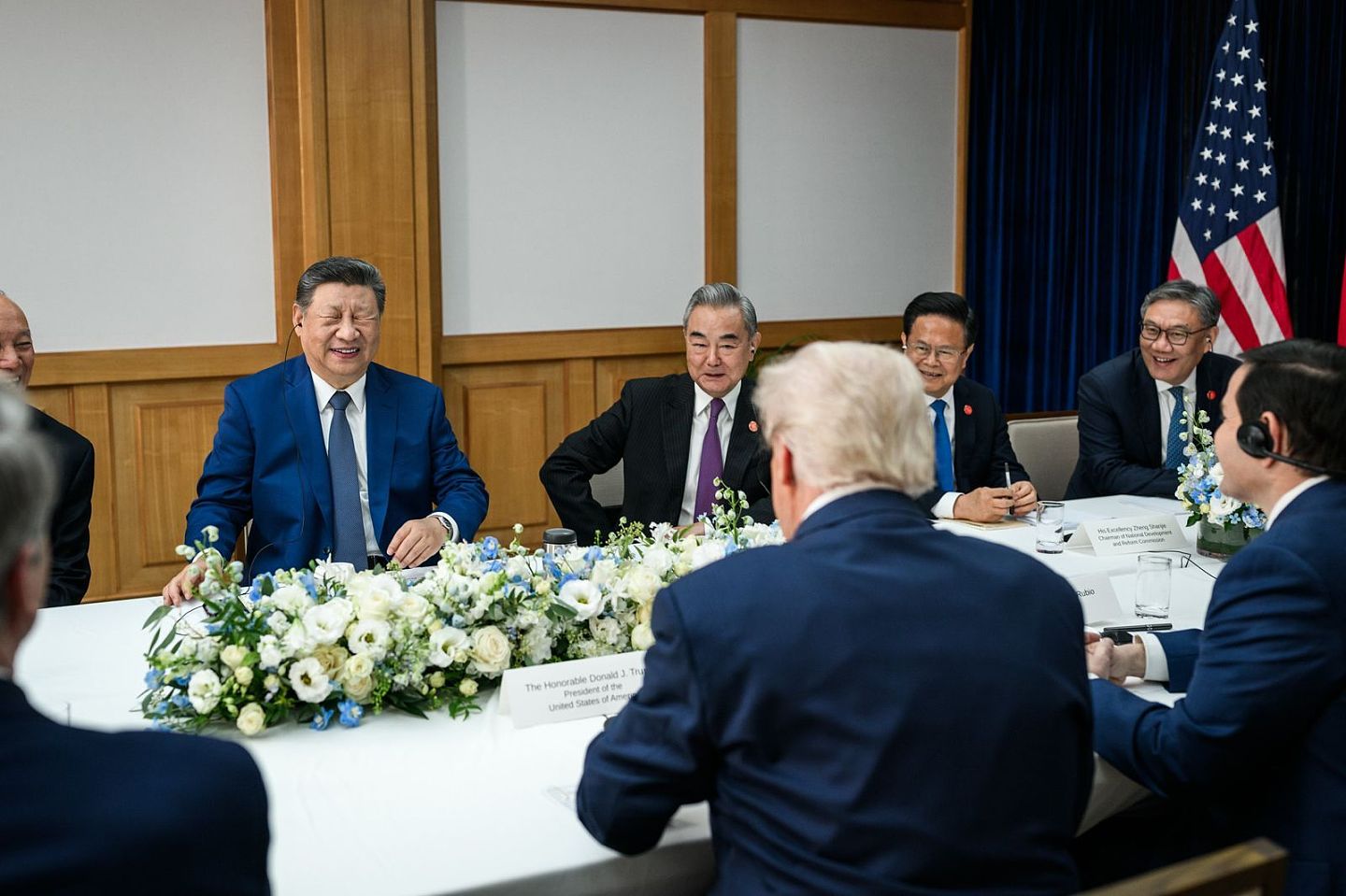 川普秀神秘小卡,习近平看了笑开怀!白宫新照掀热议(组图) - 4