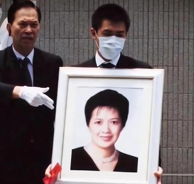 刘銮雄,为何死心塌地爱甘比这么多年?其实,答案俗套又露骨(组图) - 8
