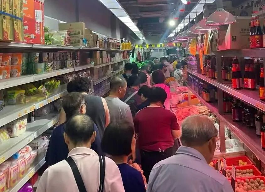 内地“穷鬼”超市,快被香港人搬空了(组图) - 17