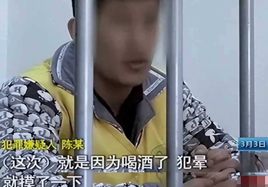 女生和“男闺蜜”同住一间房被侵犯,报警后网友却只关注她大腿根的纹身(组图) - 7