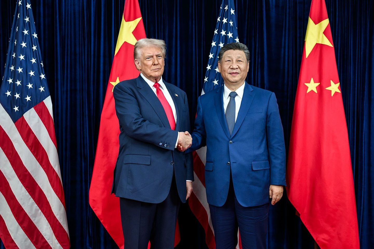 川普秀神秘小卡,习近平看了笑开怀!白宫新照掀热议(组图) - 5