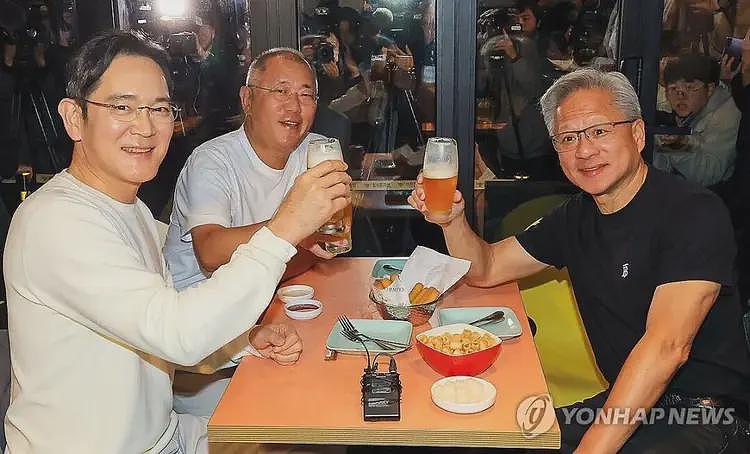 黄仁勋的炸鸡局太狠了！1.2万买单换26万块GPU，韩国炸鸡股直接涨疯了（组图） - 3
