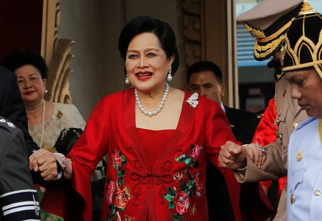 顶级富贵花与国王老公相爱相杀，出轨保镖，权势滔天，她这辈子太神了……（组图） - 1