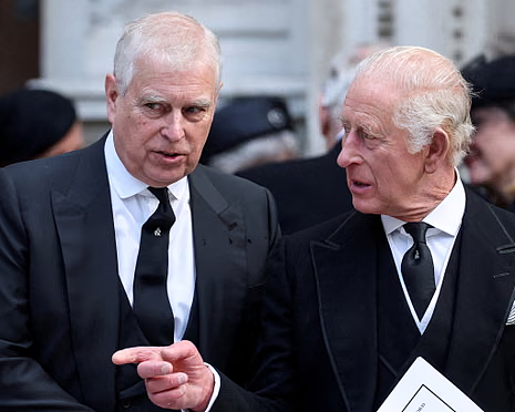 见证历史!英国王子被贬为庶民,剥夺头衔、踢出官邸,威廉对亲叔叔下手?(组图) - 5