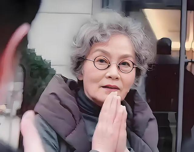 钱再多有什么用？官媒揭开70岁潘虹的真实现状，董卿说的一点没错（组图） - 1