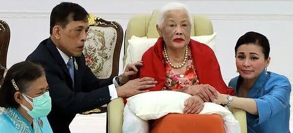 顶级富贵花与国王老公相爱相杀，出轨保镖，权势滔天，她这辈子太神了……（组图） - 42
