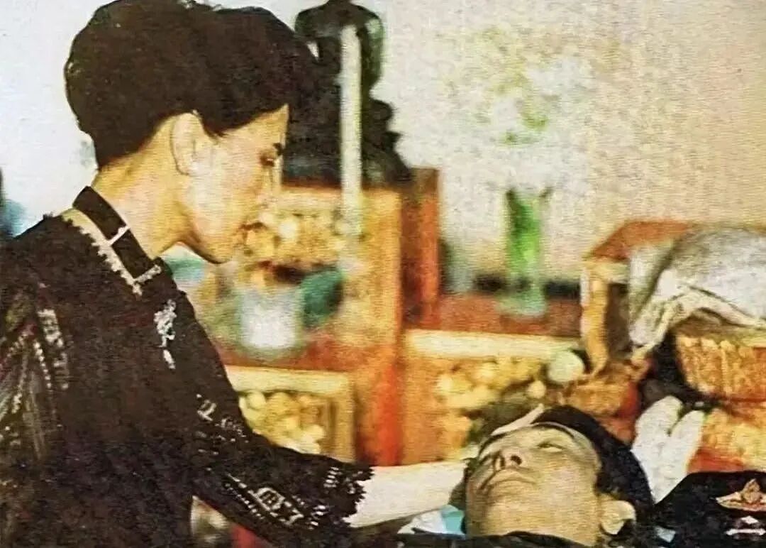 顶级富贵花与国王老公相爱相杀，出轨保镖，权势滔天，她这辈子太神了……（组图） - 36