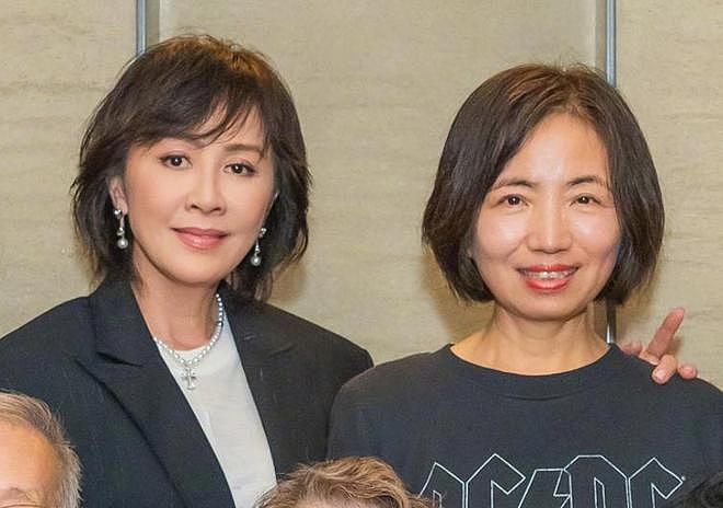 刘嘉玲晒同学50年后合影，面部医美痕迹明显，被吐槽不如同学自然（组图） - 10