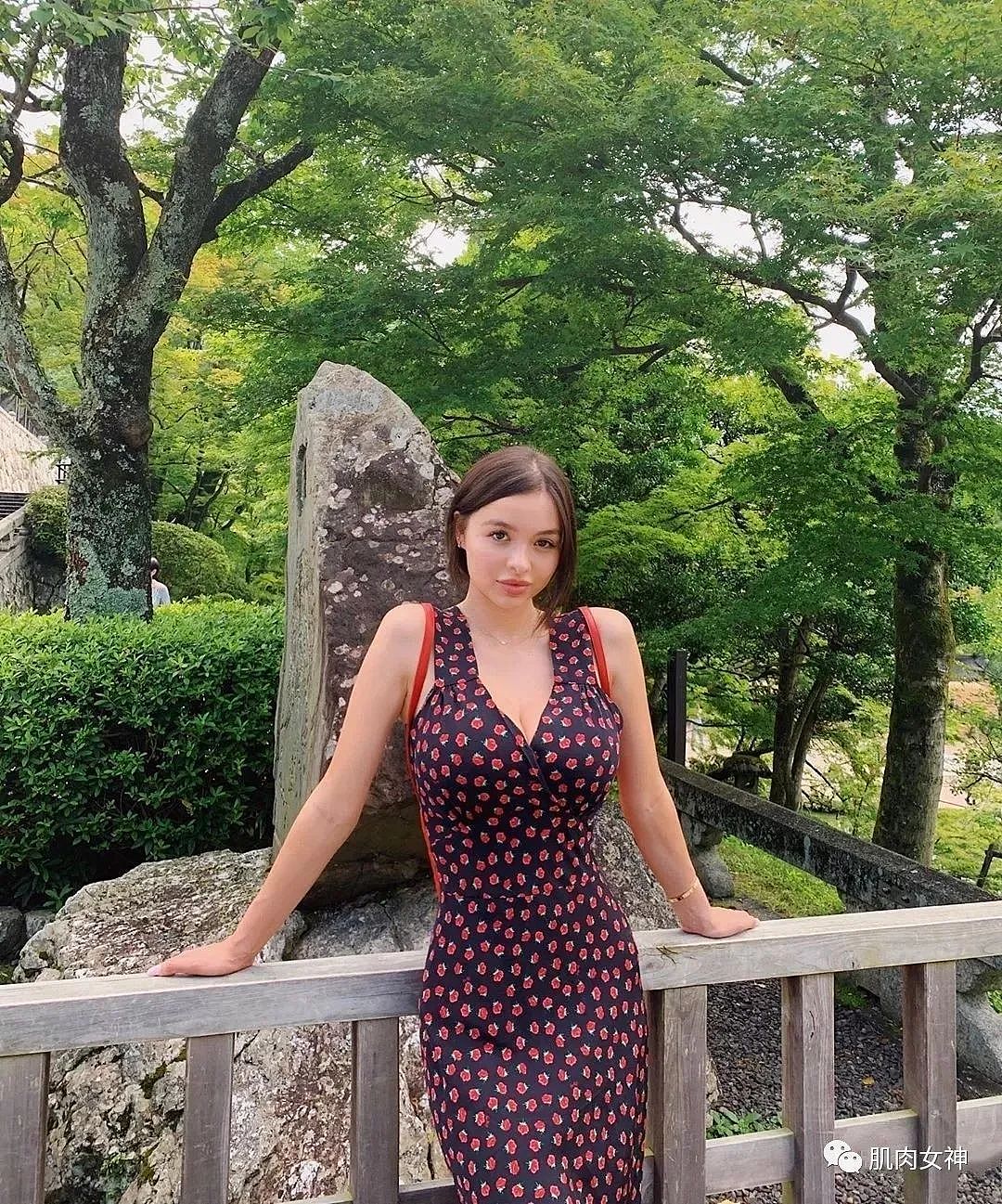 【美女】23岁童颜巨乳小姐姐,身高165cm,体重58kg,3D身材让人过目难忘!(组图) - 12