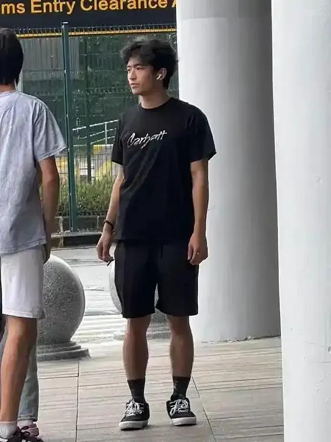 谢霆锋带大儿子香港逛街!素颜戴墨镜超帅,为保护Lucas走路超快(组图) - 10