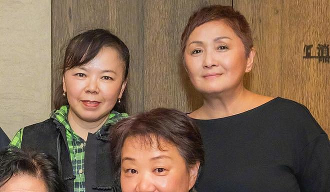 刘嘉玲晒同学50年后合影，面部医美痕迹明显，被吐槽不如同学自然（组图） - 8