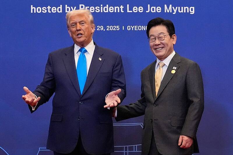 避免被窃密?韩国下榻希尔顿,特朗普房内除了“这东西”,都已清空(组图) - 1
