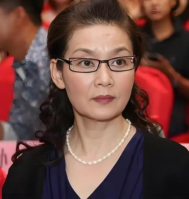 钱再多有什么用？官媒揭开70岁潘虹的真实现状，董卿说的一点没错（组图） - 26