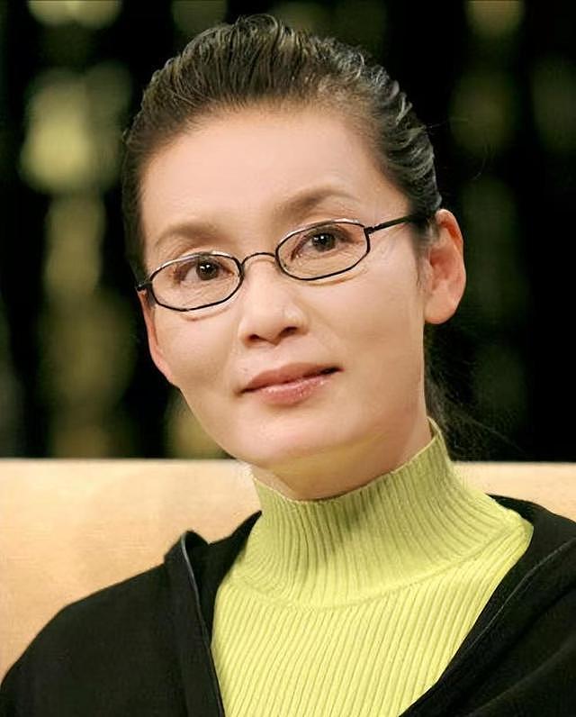 钱再多有什么用？官媒揭开70岁潘虹的真实现状，董卿说的一点没错（组图） - 24