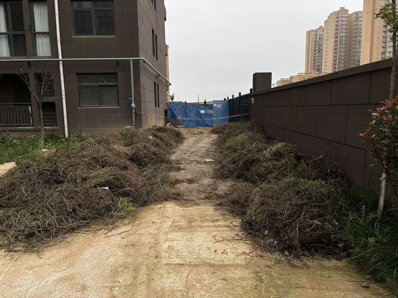 西安11岁男孩坠入小区通风井:烂尾楼“复活”后的悲剧(组图) - 6