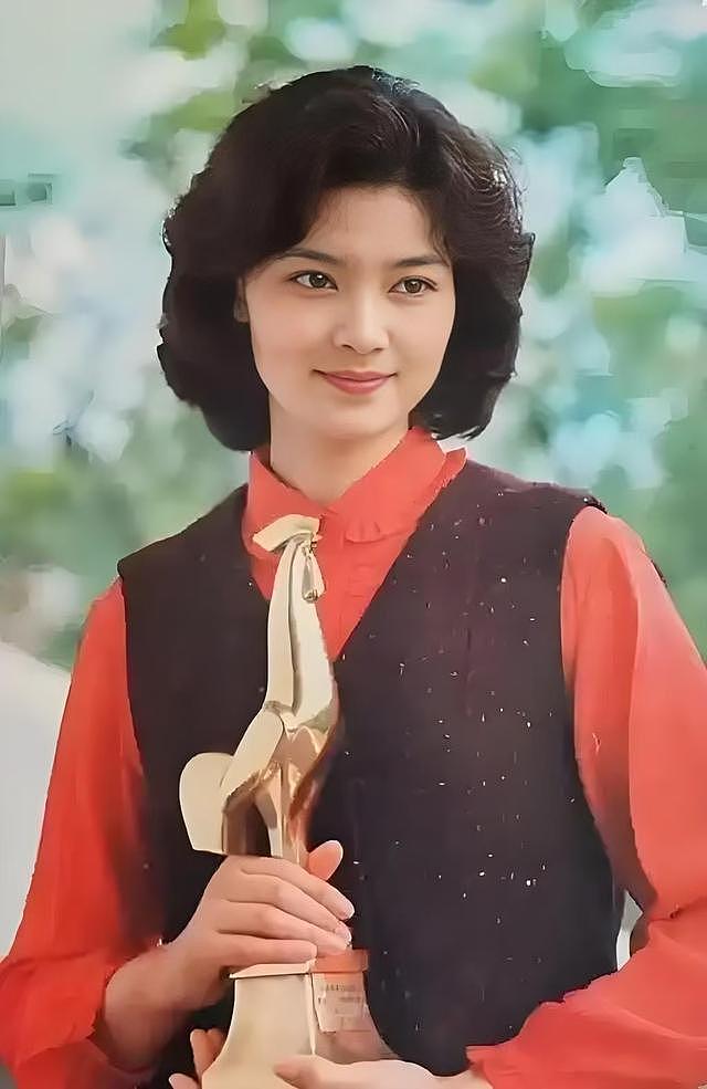 钱再多有什么用？官媒揭开70岁潘虹的真实现状，董卿说的一点没错（组图） - 4