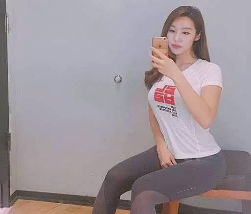 【美女】38岁“最美警花”撩走26岁小男友,网友:这极品身材太可了....(组图) - 22