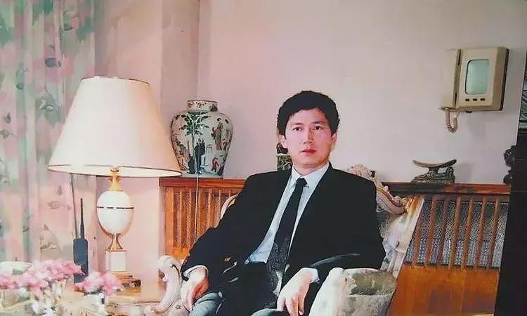 “中国第一软饭男”李春平离世,陪伴美国老妇13年换268亿遗产!“我因女人败,也因女人兴”(视频/组图) - 2