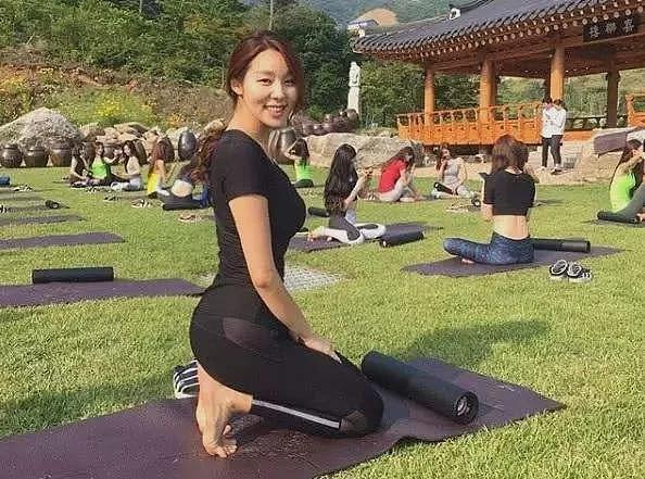 【美女】38岁“最美警花”撩走26岁小男友,网友:这极品身材太可了....(组图) - 7