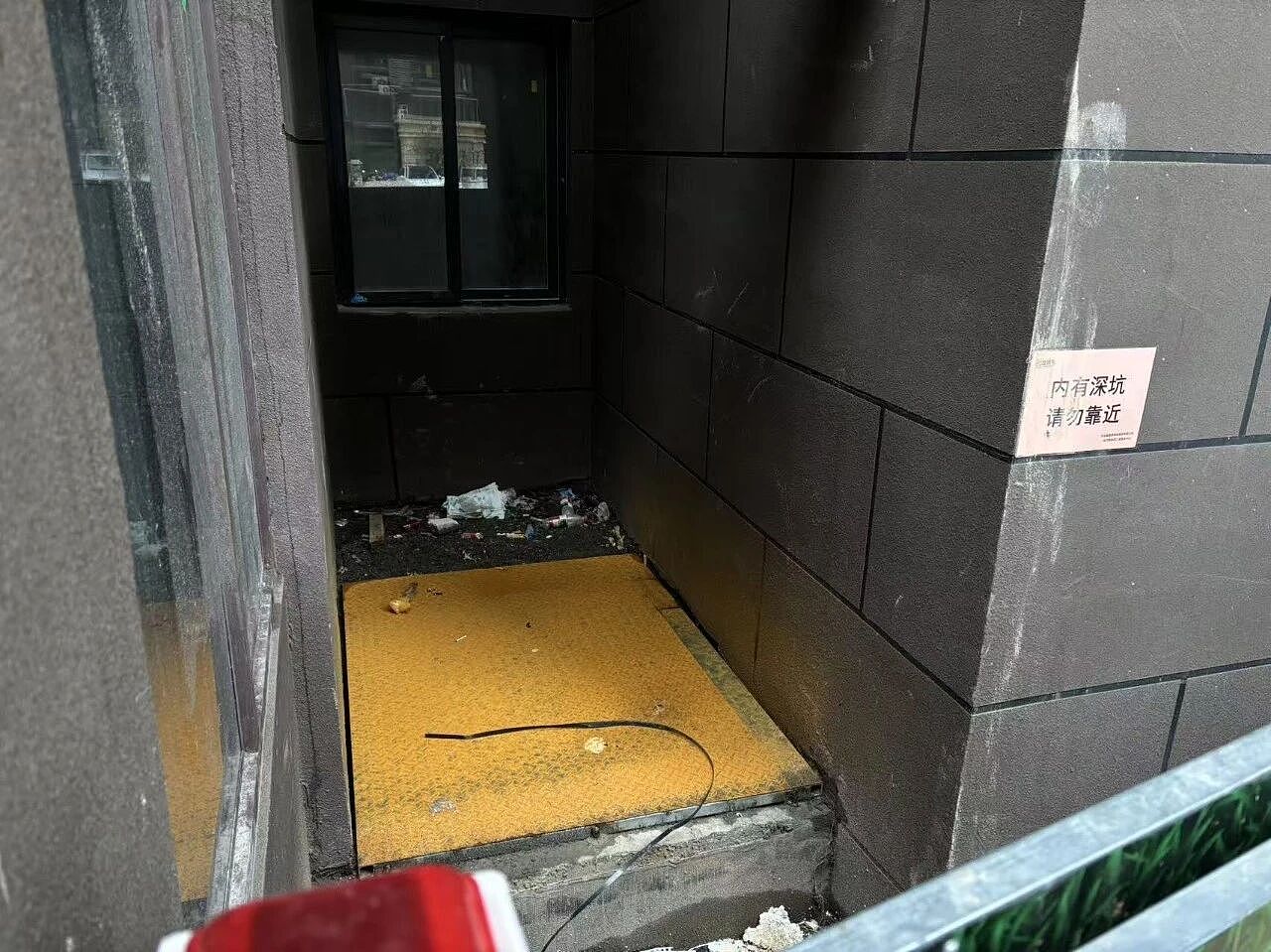 西安11岁男孩坠入小区通风井:烂尾楼“复活”后的悲剧(组图) - 3