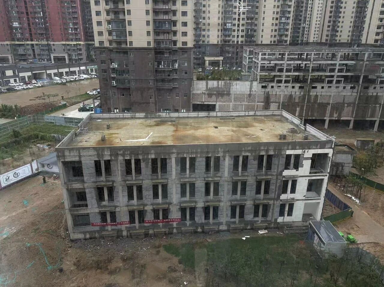 西安11岁男孩坠入小区通风井:烂尾楼“复活”后的悲剧(组图) - 12
