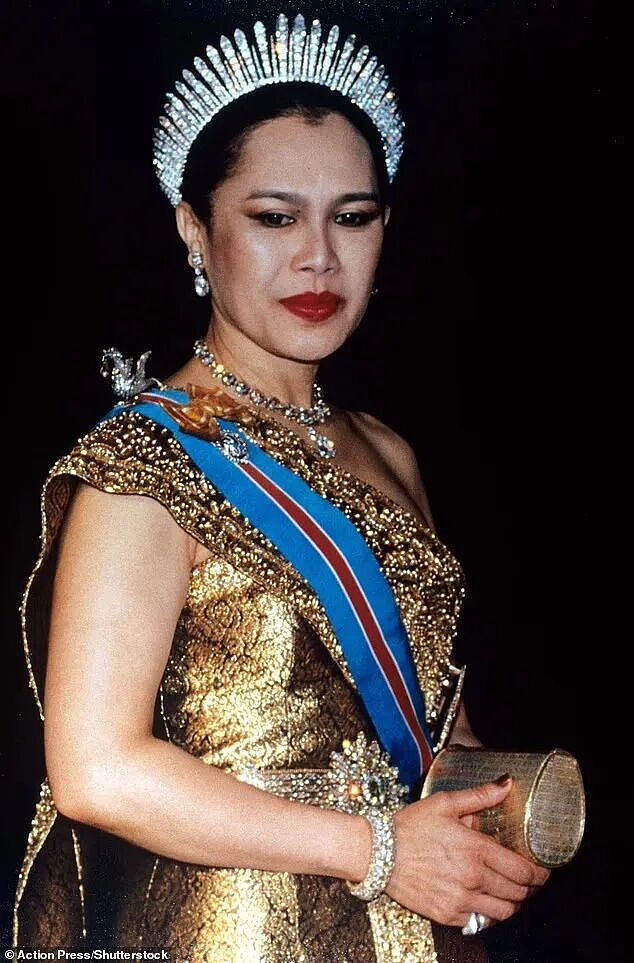顶级富贵花与国王老公相爱相杀，出轨保镖，权势滔天，她这辈子太神了……（组图） - 2