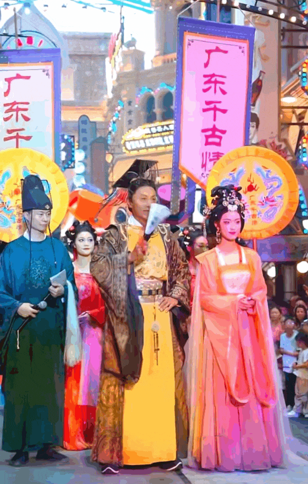 你爸妈追过的明星，正在景区等你来合影（组图） - 24