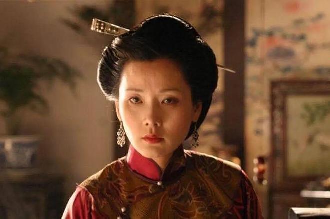 62岁何赛飞“敢说”上热搜!裸婚嫁给帅气初恋,丁克10年后生下儿子跟她姓(组图) - 10
