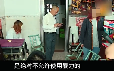 妻子因丈夫长得太帅宁愿被家暴也不离婚，正脸照曝光一看就这！（组图） - 7