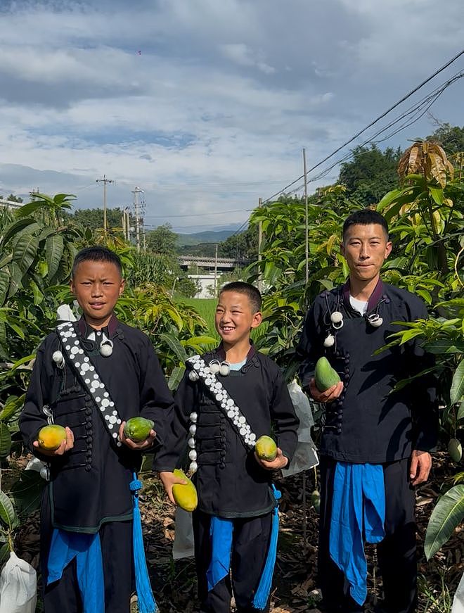 “舅舅照顾3个外甥近10年”引关注，舅舅回应：20岁开始照顾，那时刚中专毕业（组图） - 2