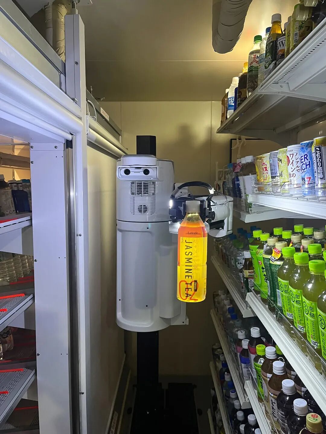 离谱！日本便利店补货机器人，竟然是千里之外的菲律宾员工VR控制！网友：教会徒弟饿死师傅（组图） - 9