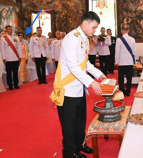 泰贵妃诗妮娜强势复出？王太后葬礼稳坐准太子身边，辅佐其多年要与王后斗到底？（组图） - 7
