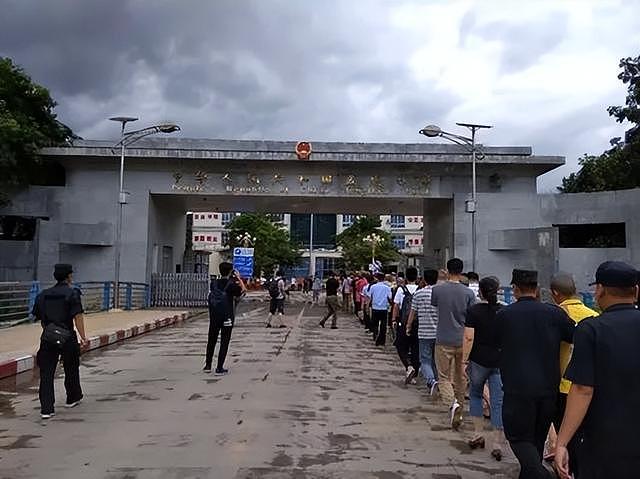 柬埔寨比缅北更恐怖？曾经的旅游胜地，如今黄赌毒俱全，性交易随处可见（组图） - 1