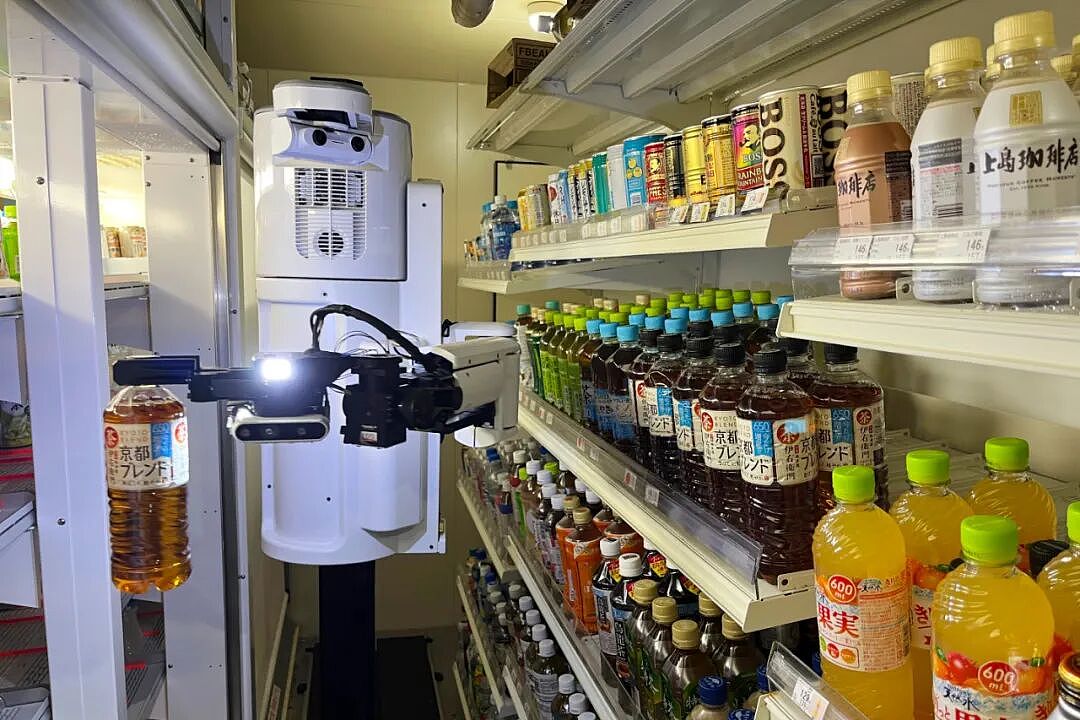 离谱！日本便利店补货机器人，竟然是千里之外的菲律宾员工VR控制！网友：教会徒弟饿死师傅（组图） - 4