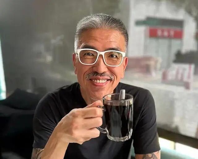 知名音乐人意外跌倒离世终年62岁,曾是刘德华张学友御用班底(组图) - 1