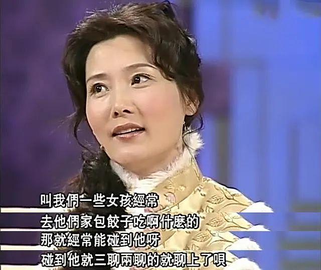 62岁何赛飞“敢说”上热搜!裸婚嫁给帅气初恋,丁克10年后生下儿子跟她姓(组图) - 22