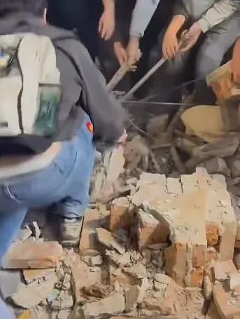 长沙知名街巷墙体突然倒塌，2名女孩已确认遇难（视频/组图） - 9