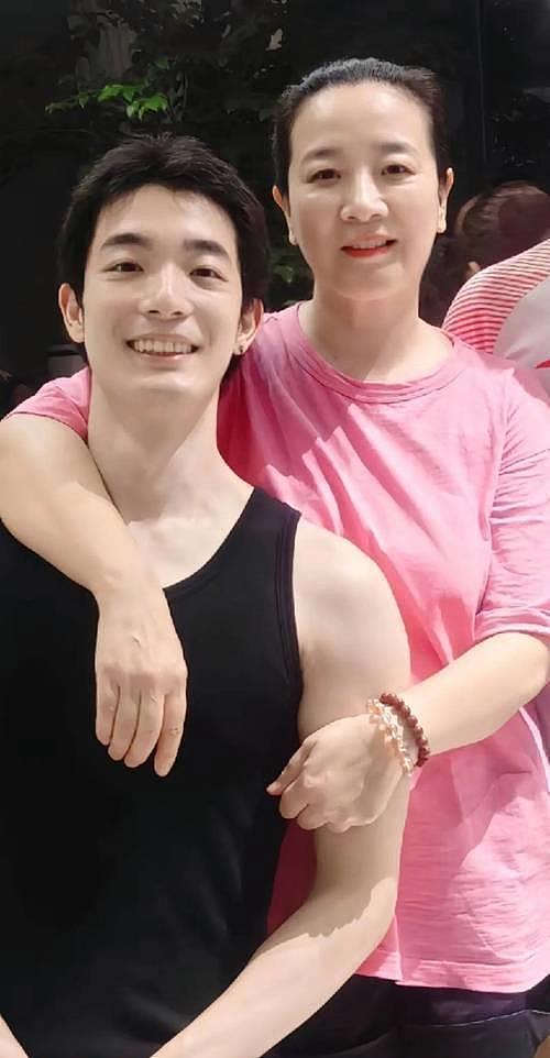 张凯丽女儿新剧遭质疑, 硬挤进贵圈的星二代:演技不够,爹妈给凑?(组图) - 50