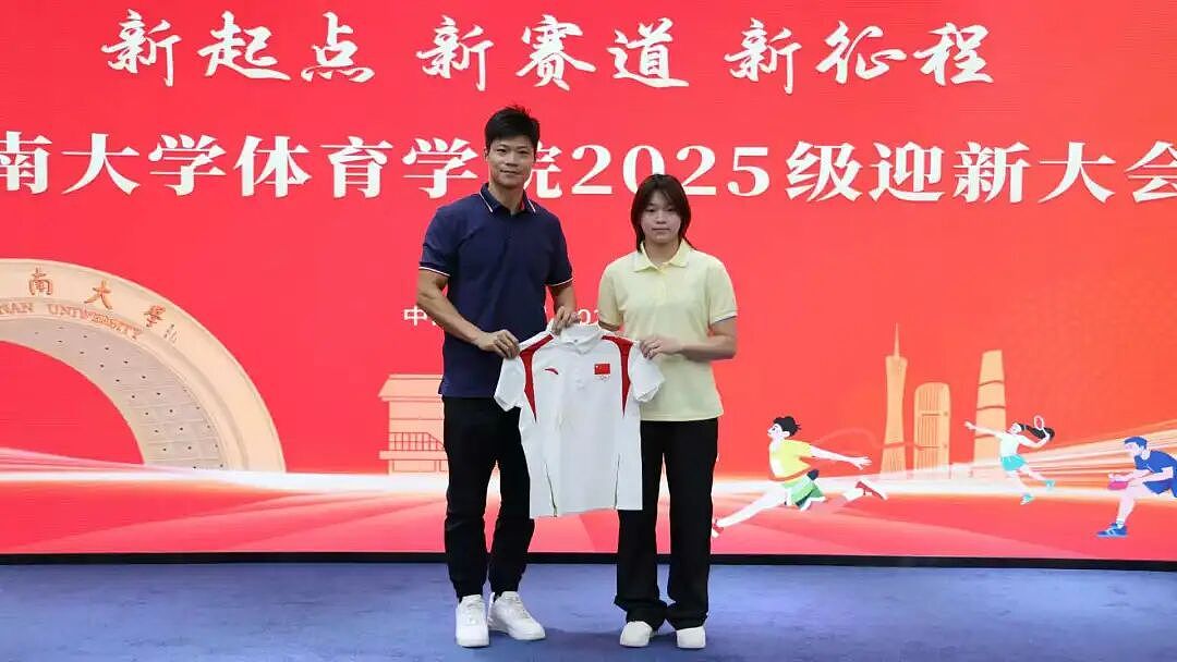 全红婵时隔半年重返赛场,搭档王伟莹夺得女子团体双人10米跳台第一(组图) - 6