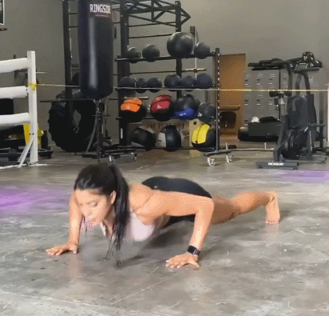 【美女】130斤妹子大腿粗到爆，俘获几十万直男，网友：这身材真要致命（组图） - 21