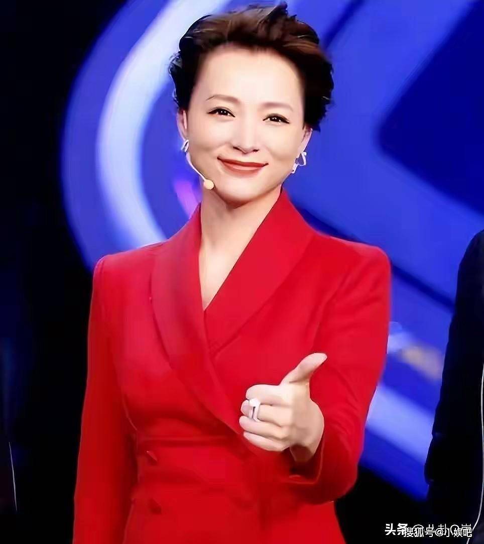 董卿消失后再现！曾因夫成老赖口碑受损（组图） - 1